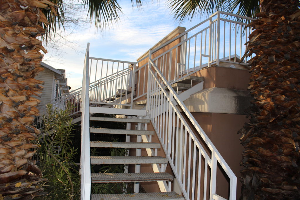 Sun deck at Dixie Cove student housing