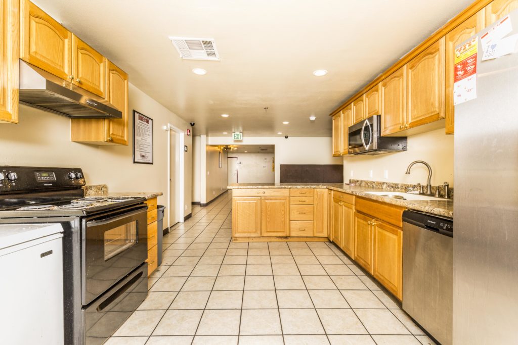 Large kitchen area at Dixie Cove apartments