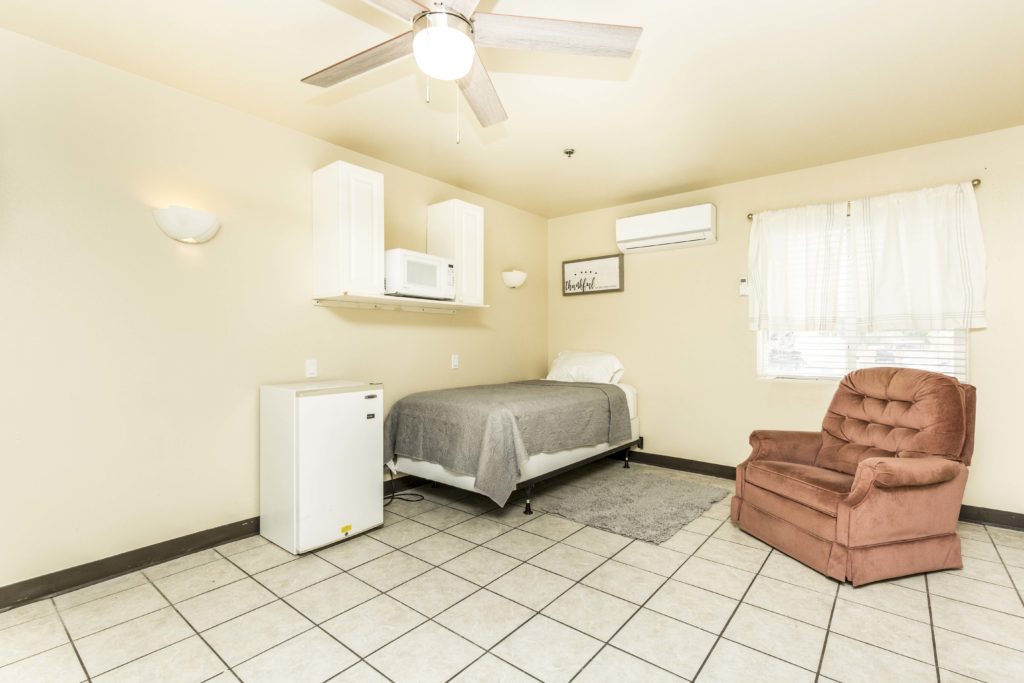 Large student bedrooms Dixie Cove Apartments